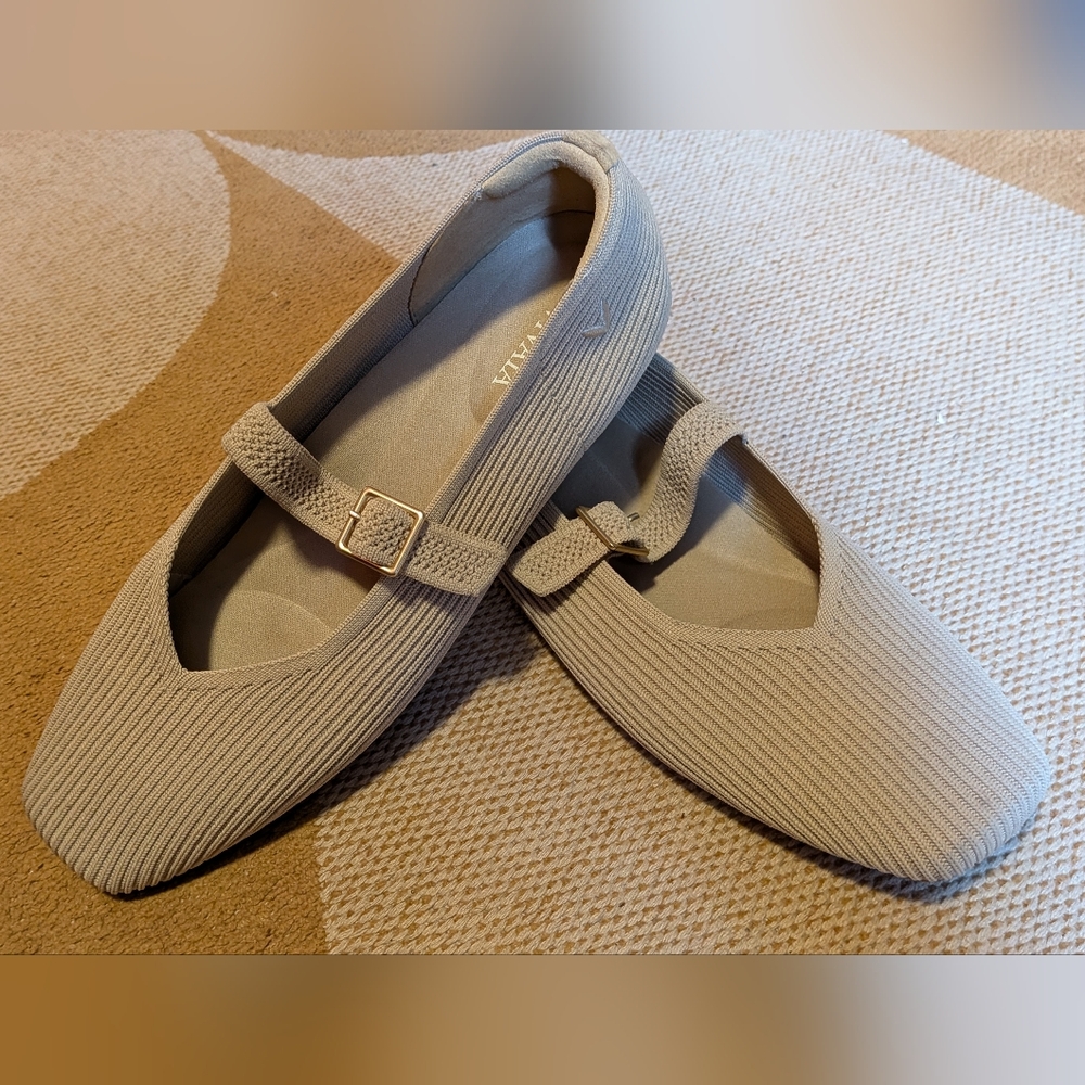 Vivaia Sand Maryjanes
